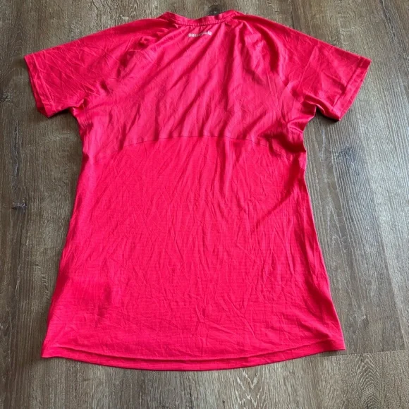 Patagonia W's Short-Sleeved Windchaser Shirt - Picture 4 of 8